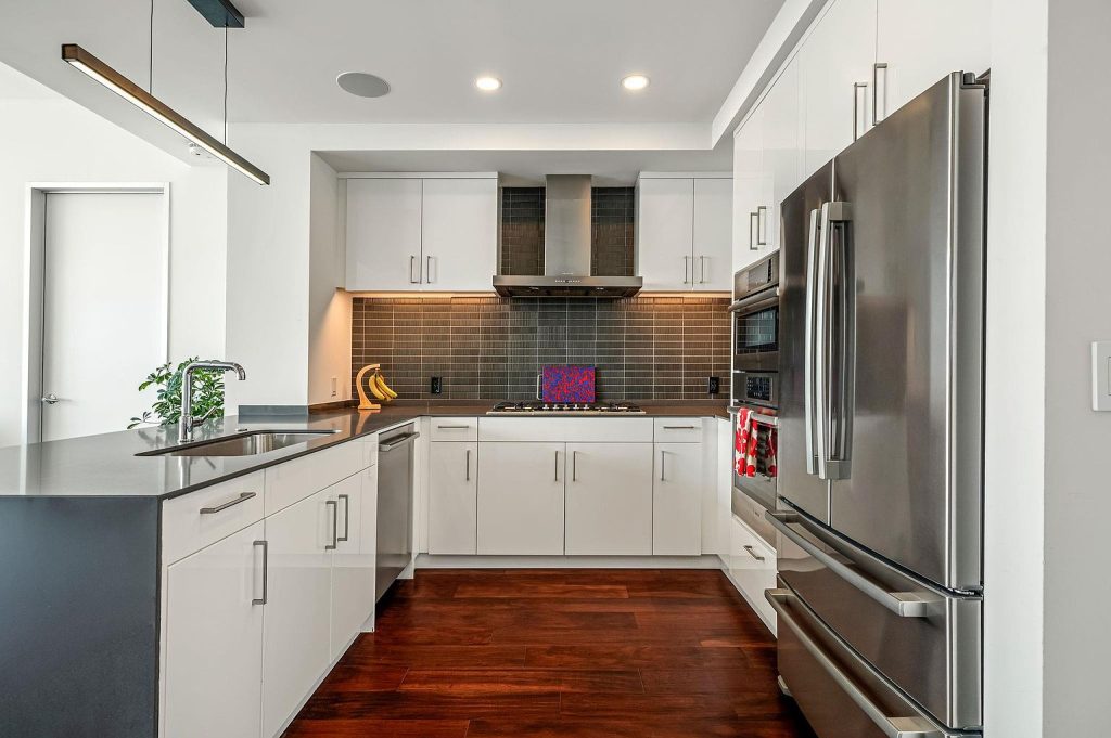 301 West Avenue #2009