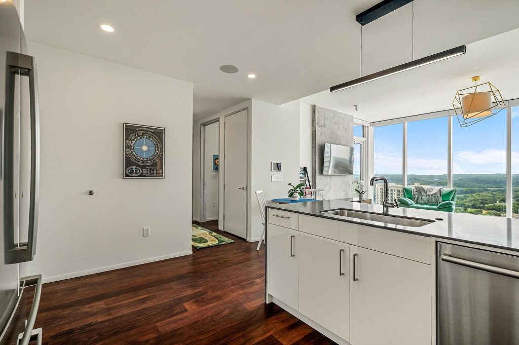 301 West Avenue #2009