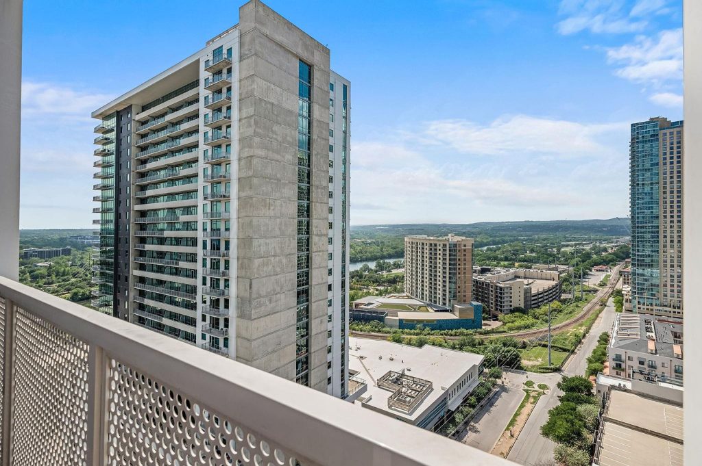 301 West Avenue #2009