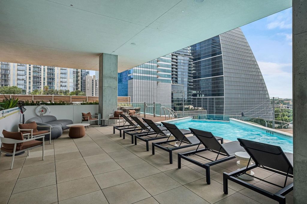 301 West Avenue #2009