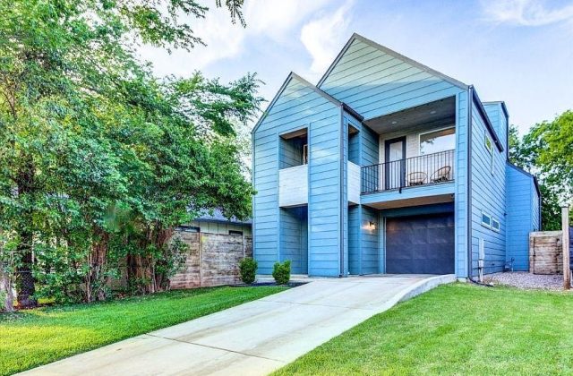 916 E 50th Street #1