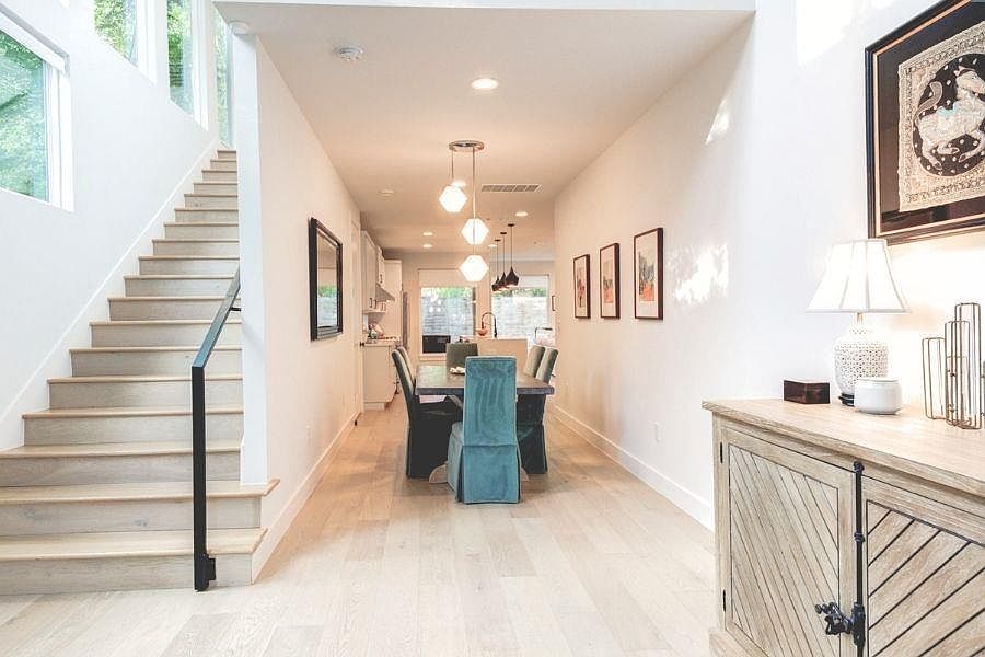 916 E 50th Street #1