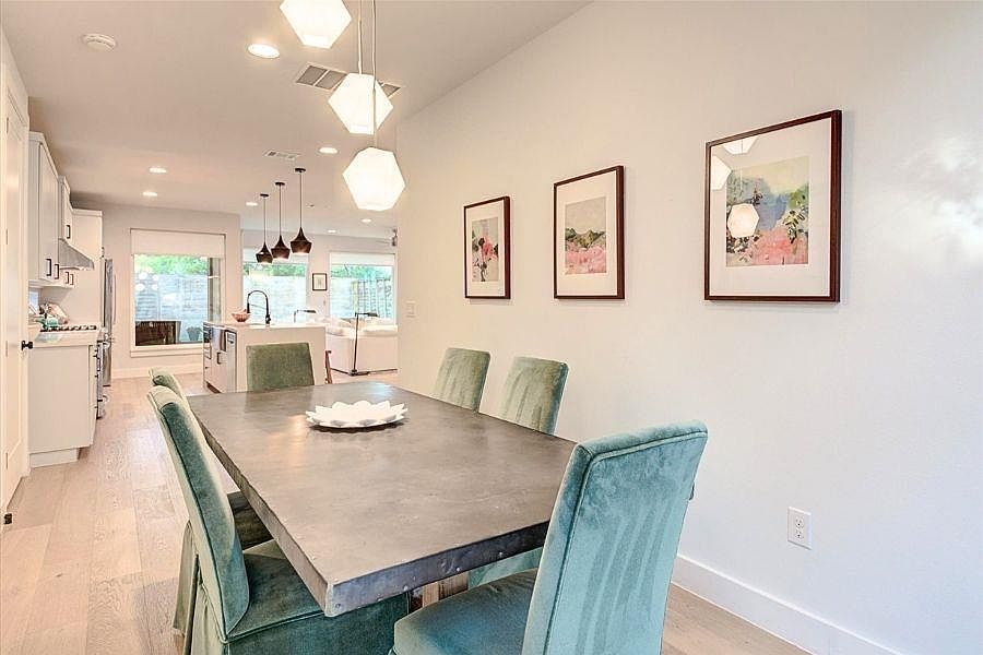 916 E 50th Street #1