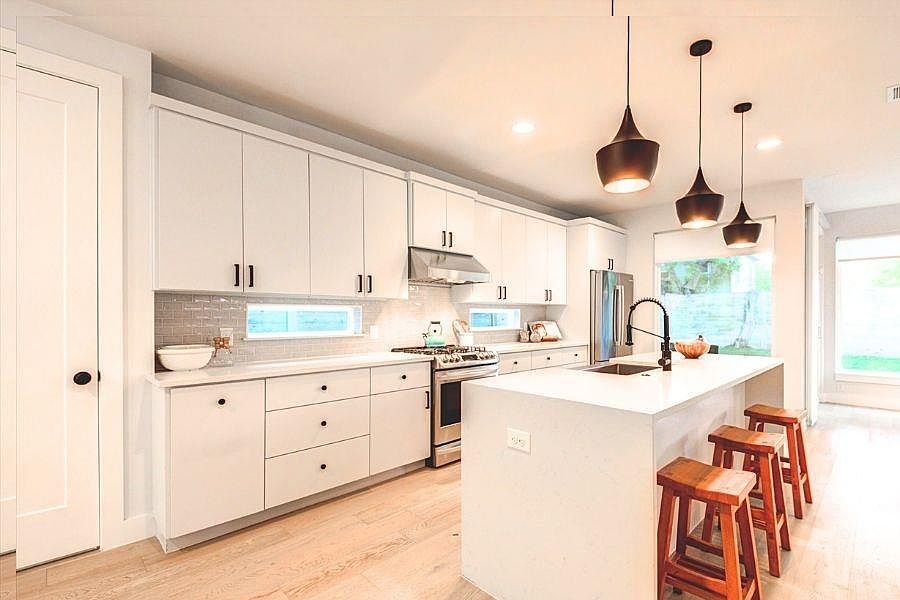 916 E 50th Street #1