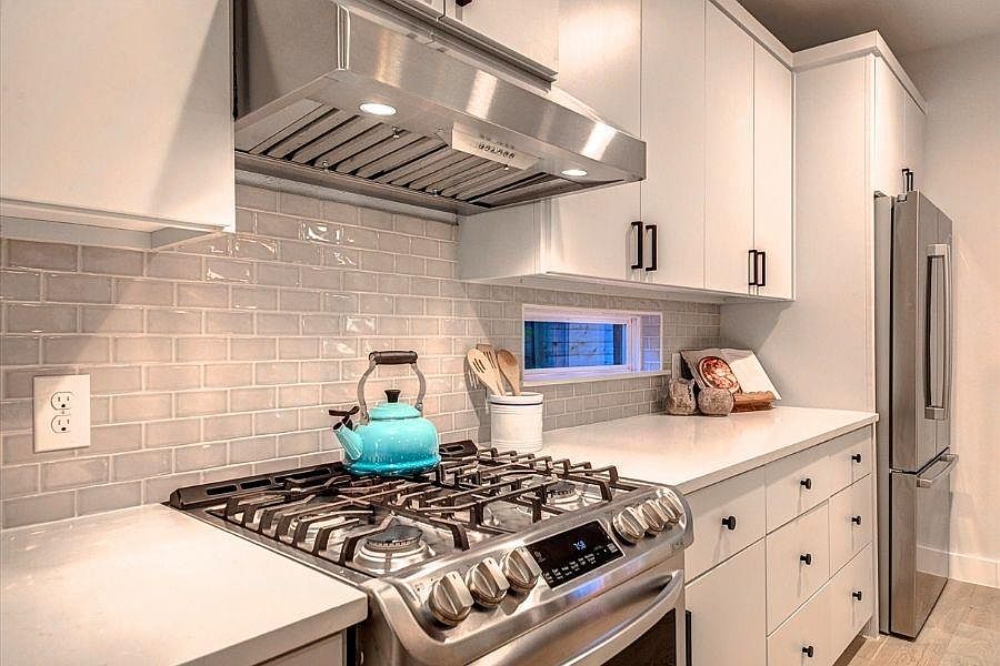 916 E 50th Street #1