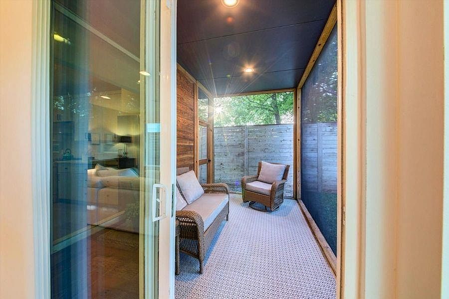 916 E 50th Street #1