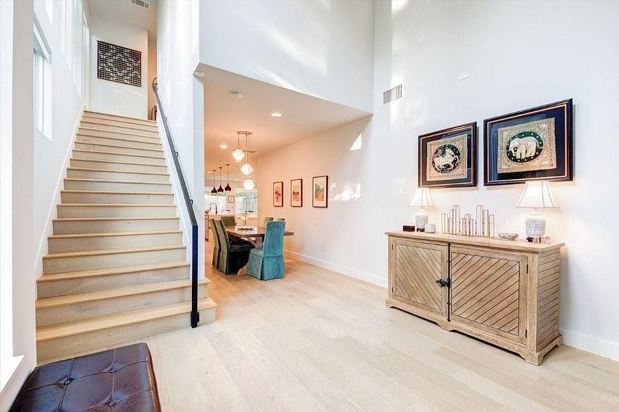 916 E 50th Street #1