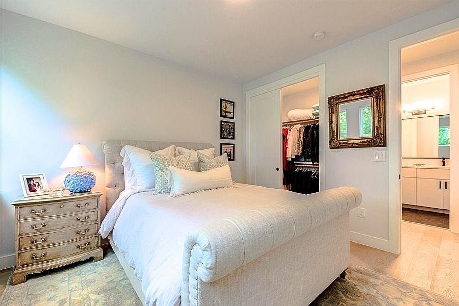 916 E 50th Street #1