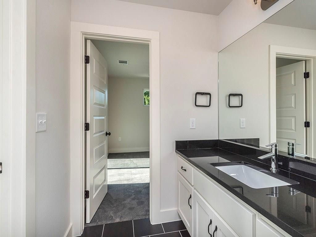 1182 Ridgeway Drive Unit A