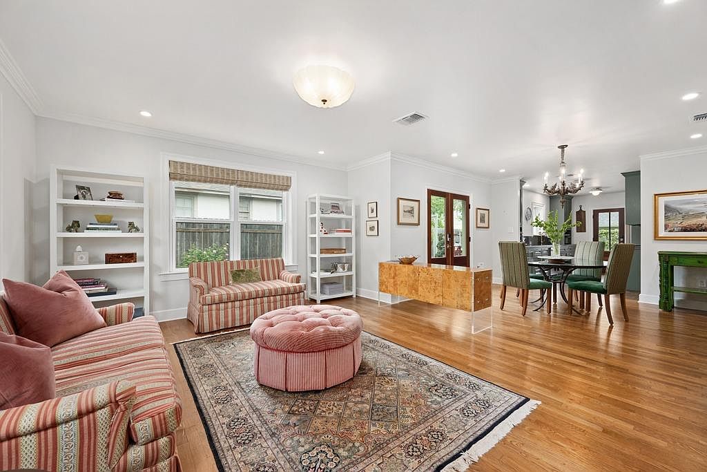 1908 W 37th Street
