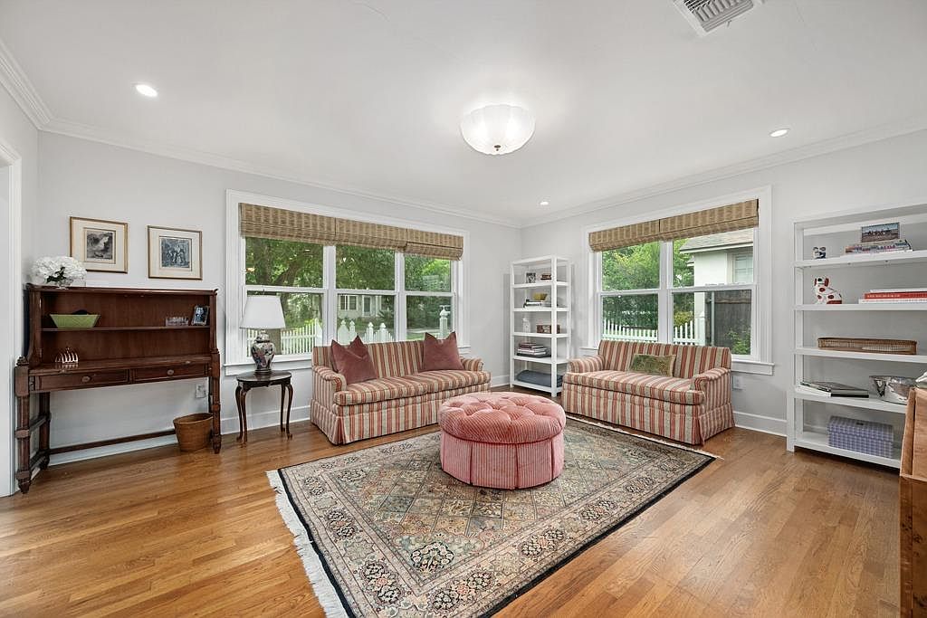 1908 W 37th Street