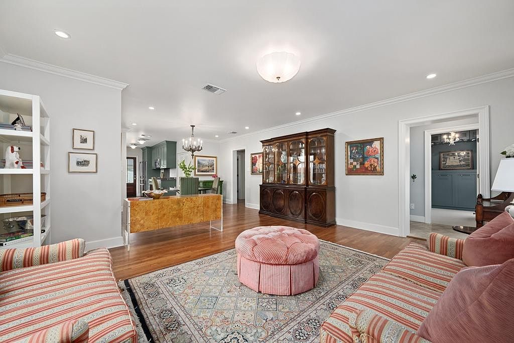 1908 W 37th Street