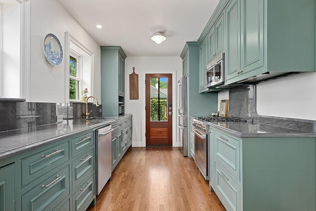 1908 W 37th Street