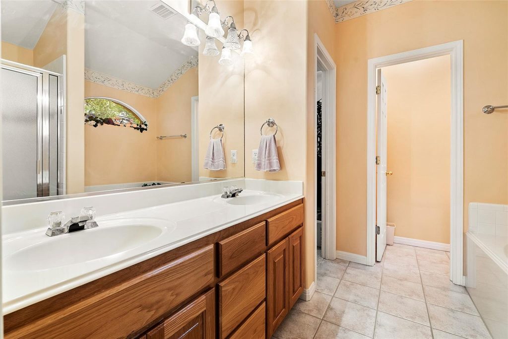 2601 Warren Cove