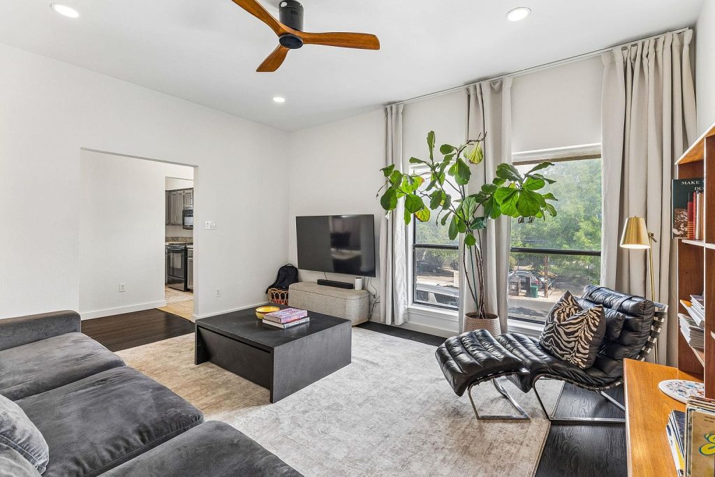 1404 Norwalk Lane APT 204