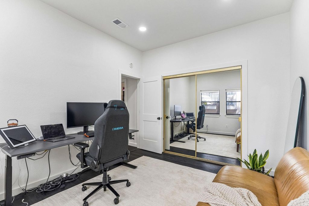1404 Norwalk Lane APT 204