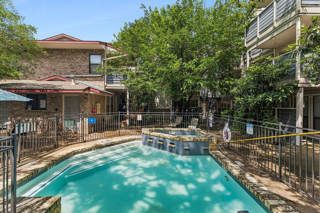 1404 Norwalk Lane APT 204