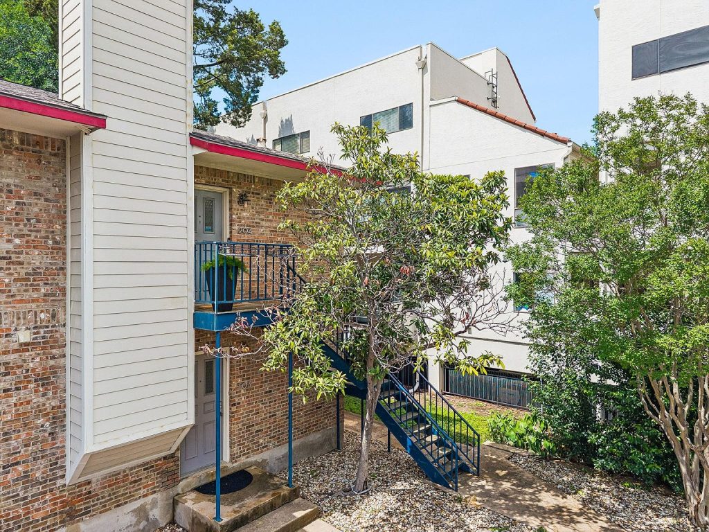 1404 Norwalk Lane APT 204