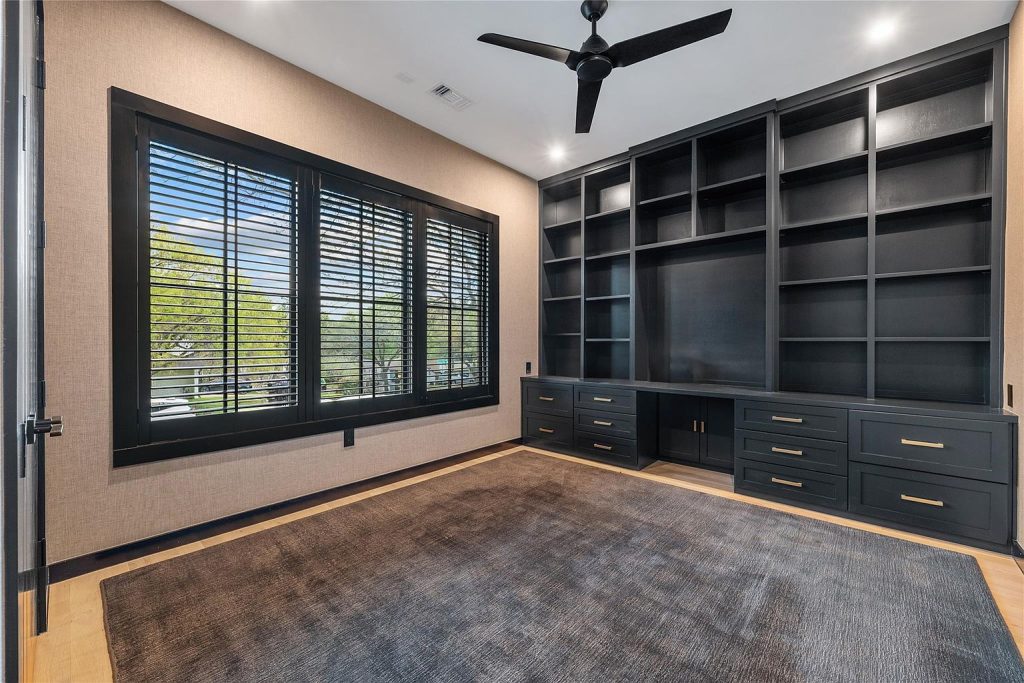 3621 Peregrine Falcon Drive