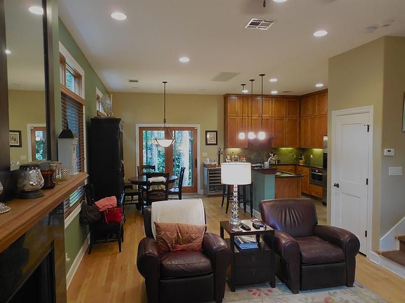 2913 Cherry Lane