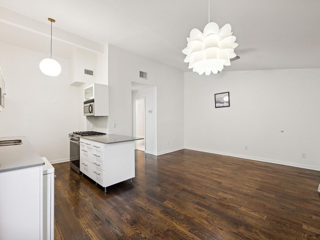 1503 W 9th Street APT 204