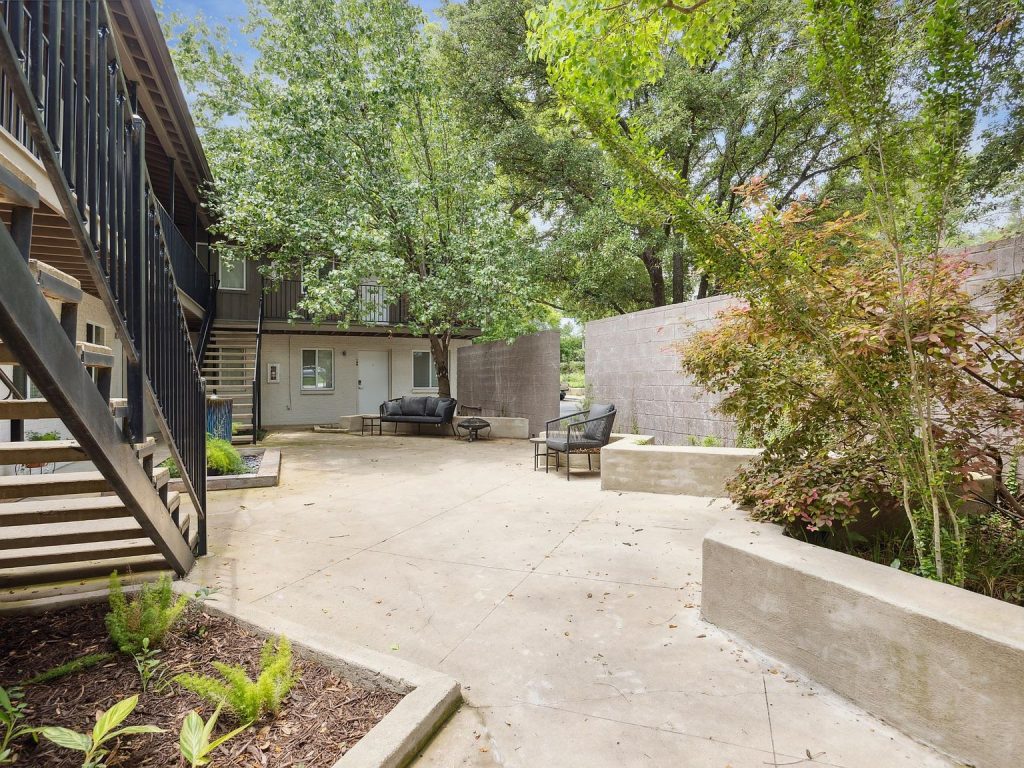 1503 W 9th Street APT 204