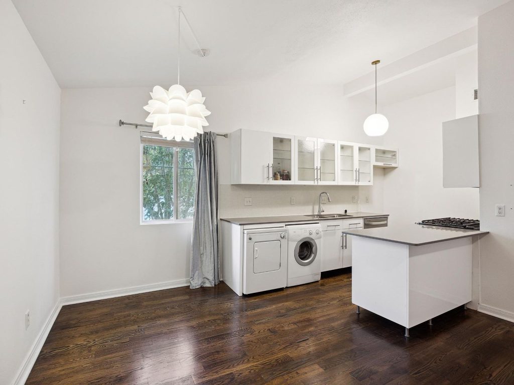 1503 W 9th Street APT 204