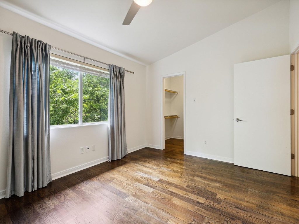 1503 W 9th Street APT 204