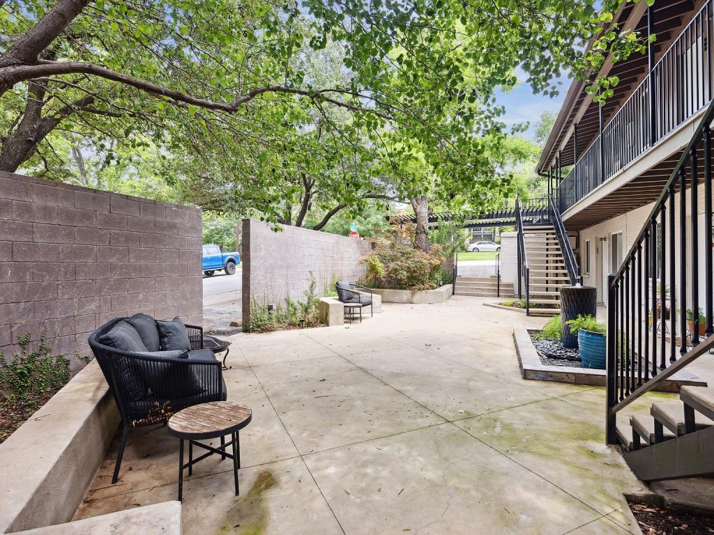 1503 W 9th Street APT 204