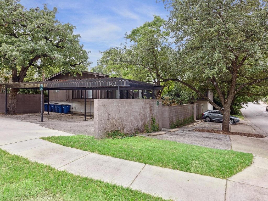 1503 W 9th Street APT 204