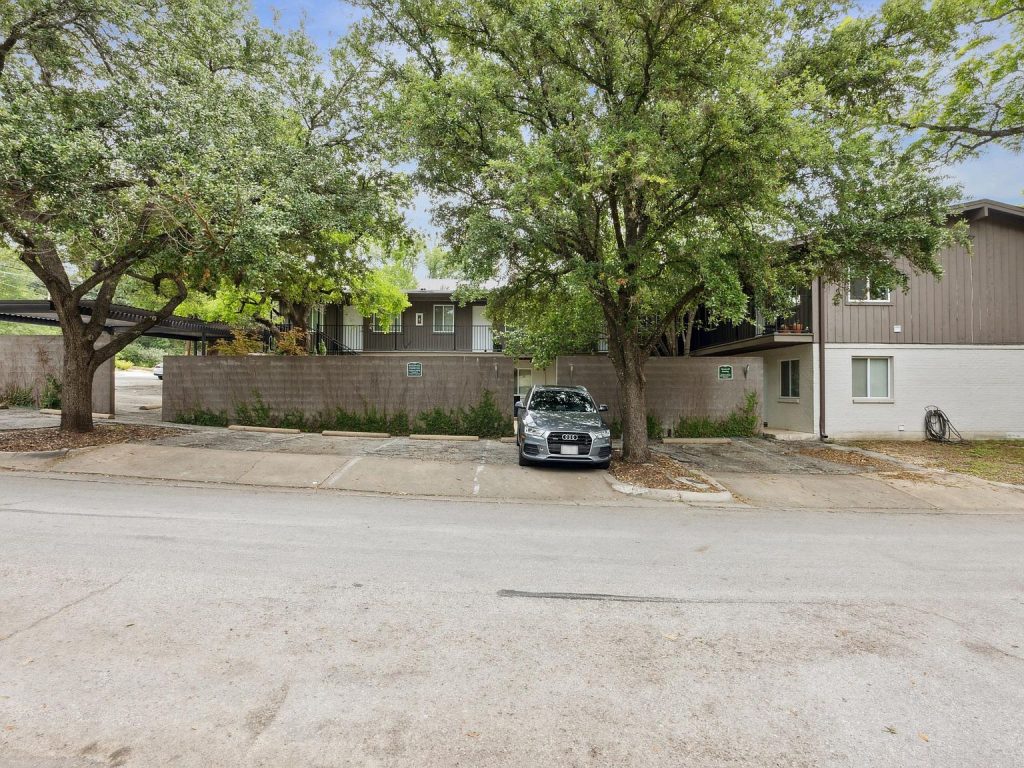 1503 W 9th Street APT 204
