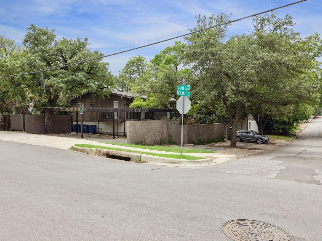1503 W 9th Street APT 204