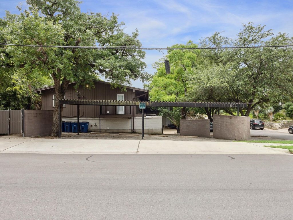 1503 W 9th Street APT 204