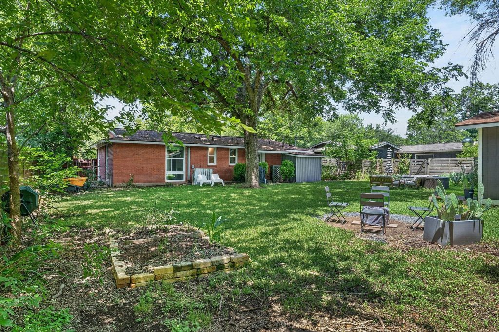 6215 Peggy Street