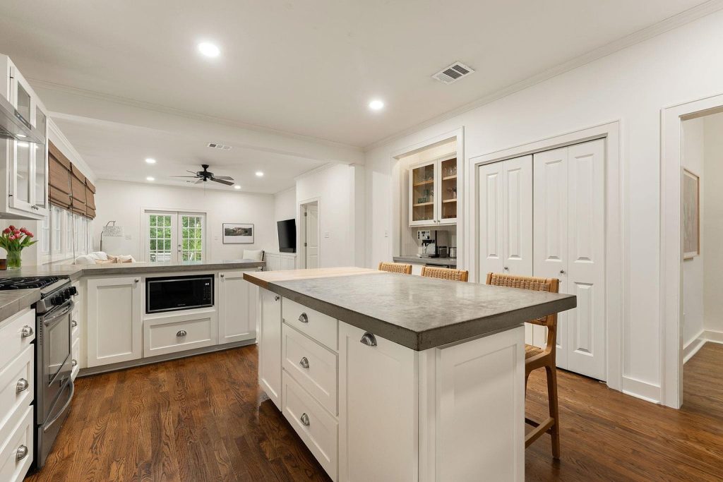 1204 W 22nd 1/2 Street
