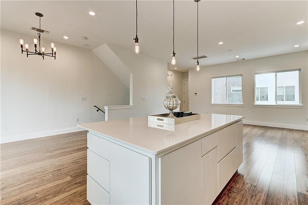 1801 E 2nd Street Unit 9