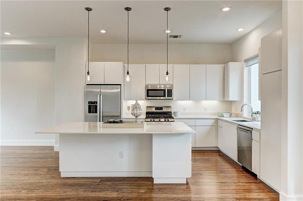 1801 E 2nd Street Unit 9