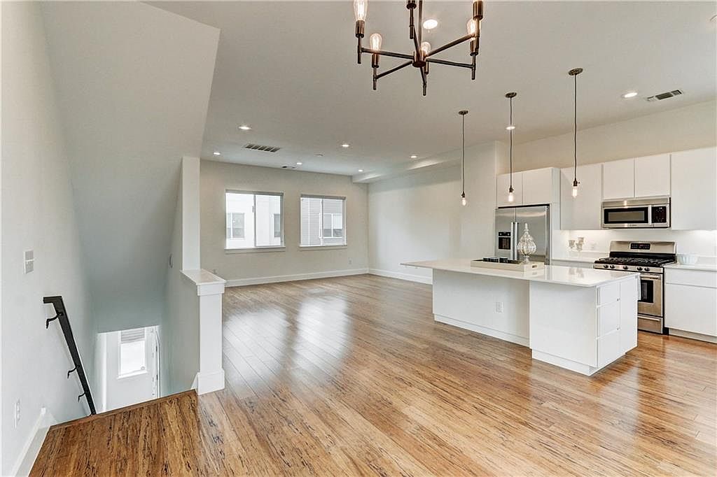 1801 E 2nd Street Unit 9
