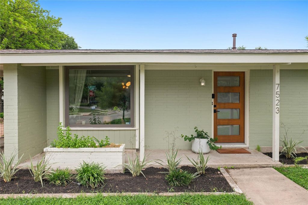 7523 Meadowview Lane