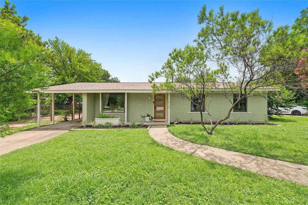 7523 Meadowview Lane
