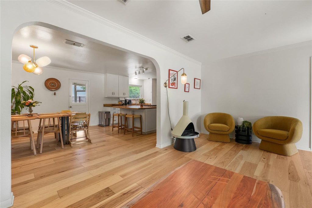 7523 Meadowview Lane
