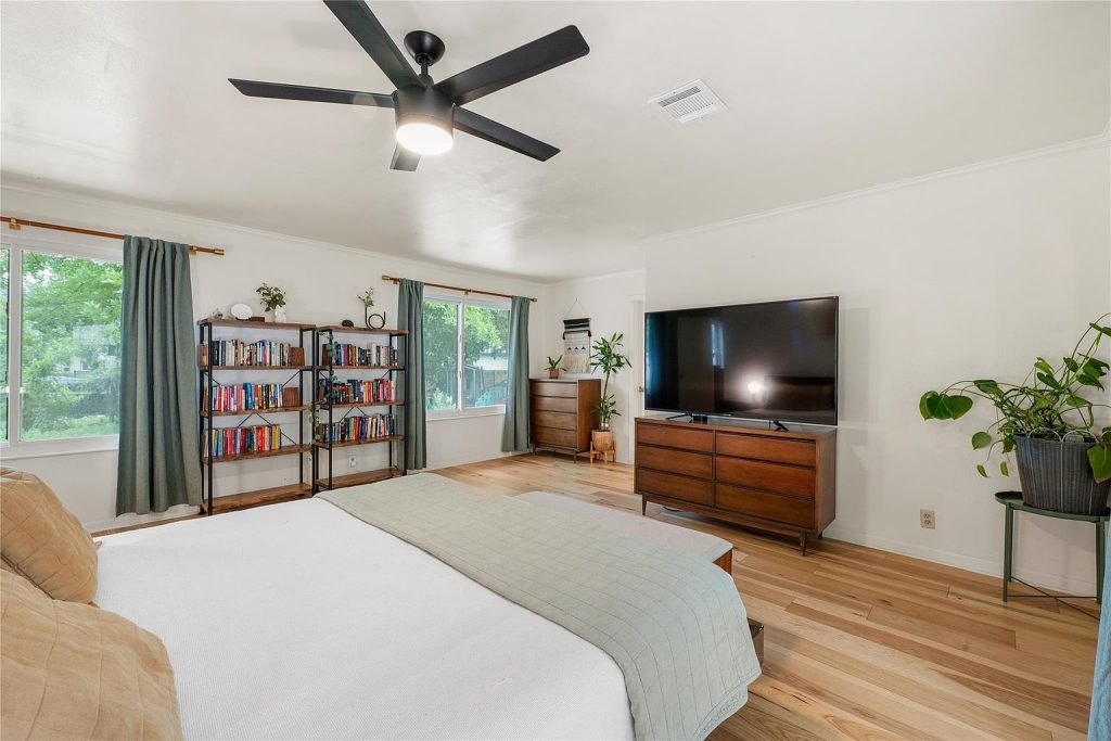 7523 Meadowview Lane