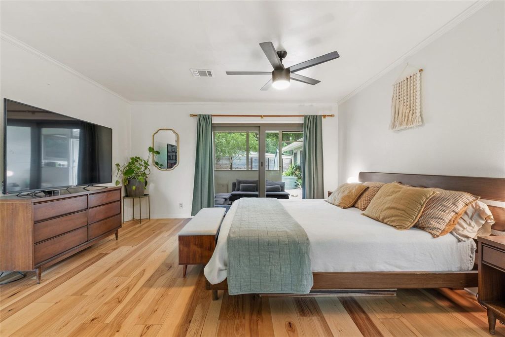 7523 Meadowview Lane