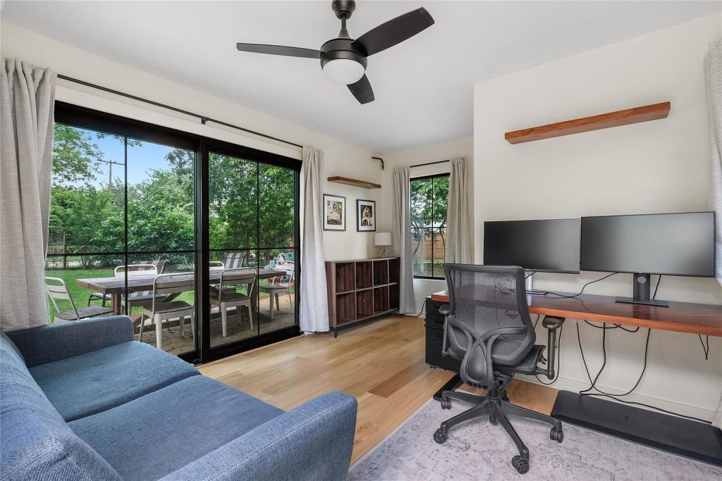 7523 Meadowview Lane