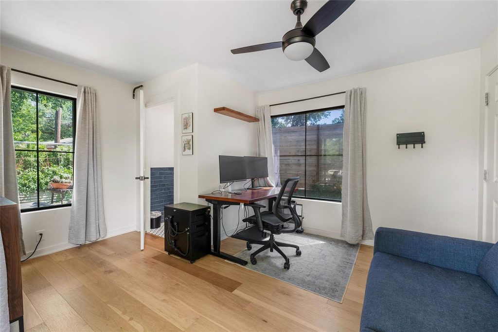 7523 Meadowview Lane