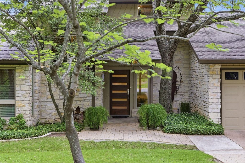 2615 Deerfoot Trail