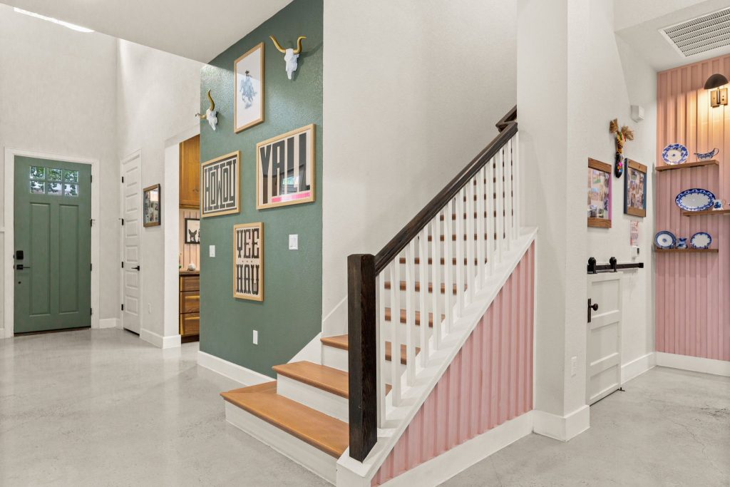 1214 Deloney