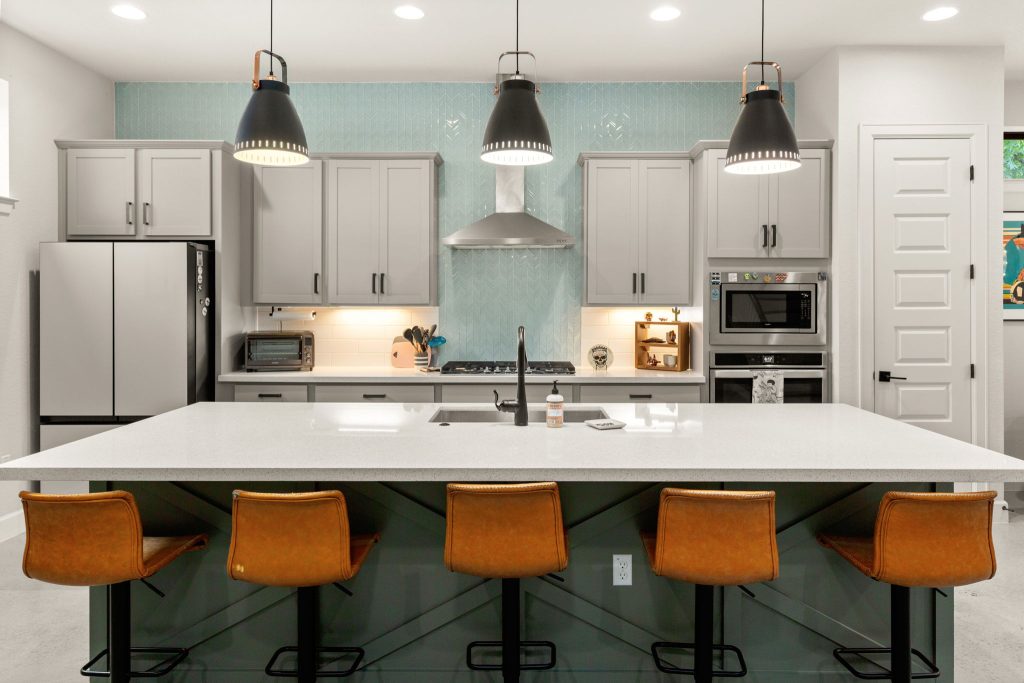 1214 Deloney
