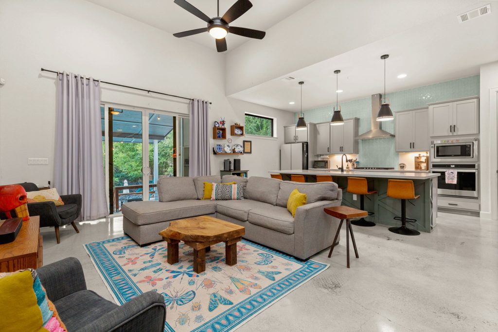 1214 Deloney