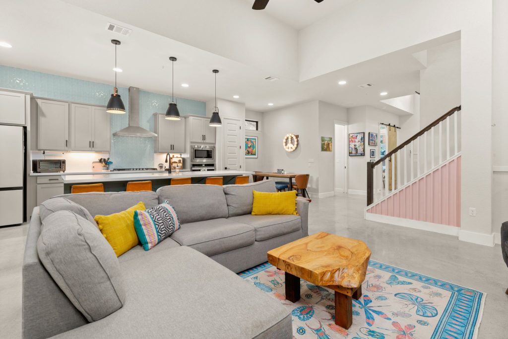 1214 Deloney